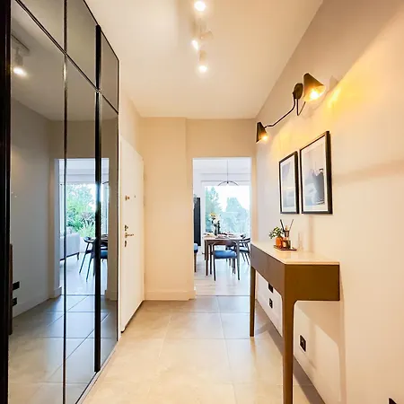 Bosphorus Panoroma Designer Suite, Optional Butler
